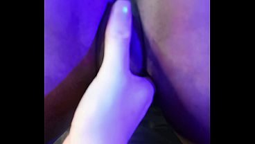 La MORENA me enseñó su VAGINA ROSADITA y pidió solo la puntica. SE LA CLAVÉ TODA
