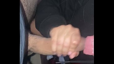 Mujer culona me saca la leche a escondidas de sus papas