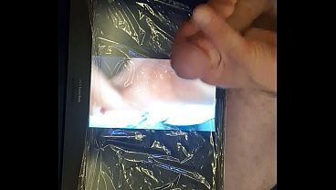 Cum on a yummy chick's pussy