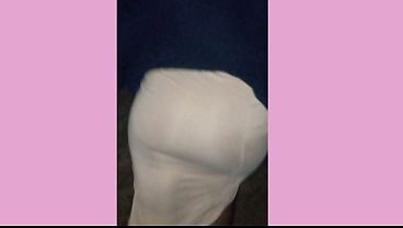 Putinha Exibindo a Bunda