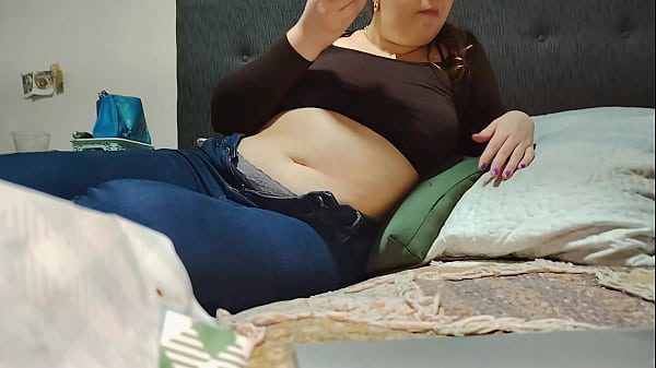 Nicole devours a Big Pizza: Happy Belly! (preview)