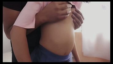 Animadora de colegio follada por su Entrenador