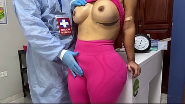 Doctor, Me Pica Aquí Abajo... y Termina Metiéndole la polla en la consulta medica