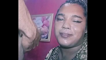 Novinho jogando leite na cara da Wanessinha