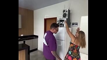 La vecina me pide ayuda