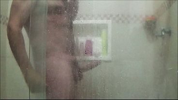 Gente! Meu tio está hospedado aqui e olha o que filmei ele fazendo!