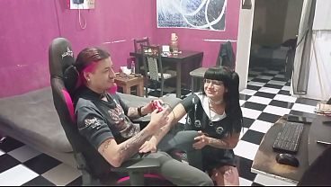 Estaba jugando y mi novia trans quería verga en el culo