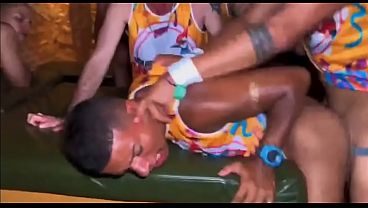 CARNAVAL CHEGANDO E SÓ CONSIGO PENSAR NUMA FESTA