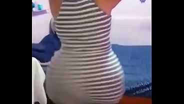 Madura super culona meneando ese gran culo