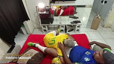 JOGADORES DEPOIS DO TREINO SE PEGAM GOSTOSO