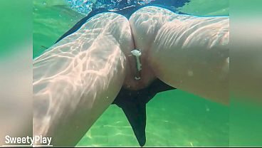 Creampie underwater - Stranger cum inside my pussy on the beach