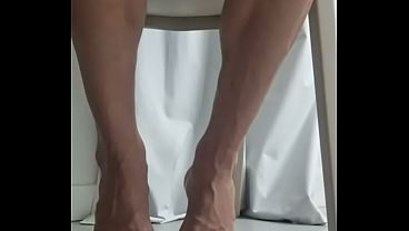 Chupa meus pés amor, mais me fala você chuparia sim ou não?