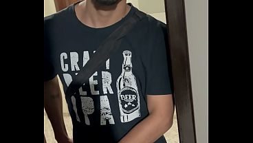 Pedi um carregador emprestado pro meu vizinho. Dei pica de agradecimento