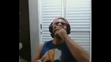 Pendejo riendose