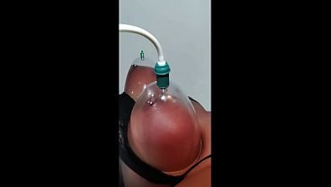 Trans pumps up and cums