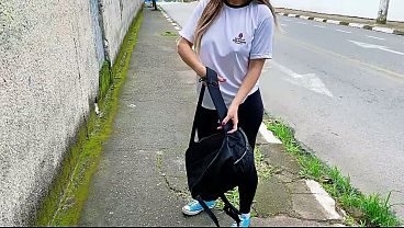 ESCANDALO ALUNA NA FRENTE DA ESCOLA DEU PRO PROFESSOR