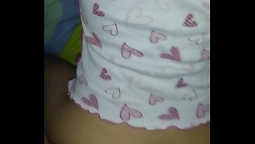 Madrastra hambrienta de polla se mete en mi cama a media noche le encanta follar polla negra