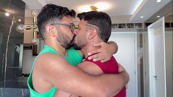 MARCOS GOIANO - FODIDO PELO DOTADÃO TATUADO COM FOME DE RABO - SEXO GAY COM PUTO TATUADO - GOIANO LEVANDO PICA NO CUZINHO GULOSO