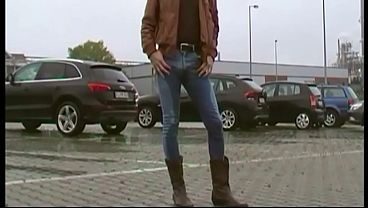 Wetting my skinny jeans in public