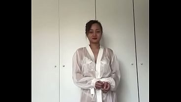 Elinda thật gợi cảm với bộ trang phục mõng xuyên thấu. Tạo cảm giác thật kích thích