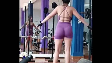 CHICA EN EL GYM