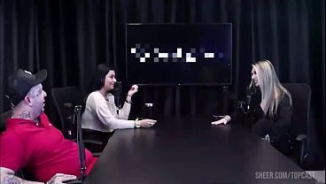 Monica Lima e Melody Antunes Peladinhas na entrevista. Entrevista deliciosa com essas 2 gostosas.