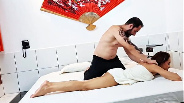 ERA PARA SER SO UMA MASSAGEM MAS ME ACABEI NO CU DESSA GATA