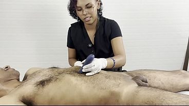 Depilei os pelos e gozei gostoso com a massagem Tântrica.