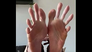 Long toes show