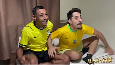 E foi assim que assisti Brasil x Haiti com meu parceiro viado