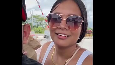 latina cachonda es follada en publico por su amante