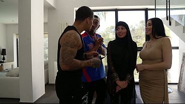 Los Cobras are welcoming Clea Gaultier and Aalyah Yasin to Barcelona. BBC.