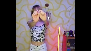 Liby Thegabifps dançando em formato de video curto