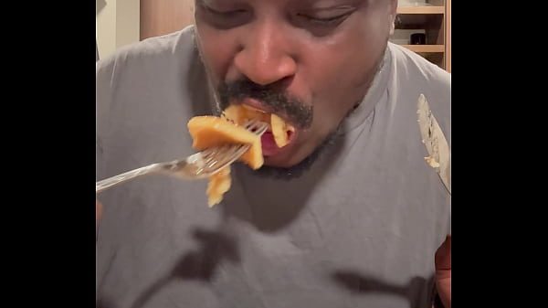 Eat with me (McDonald’s breakfast food review)