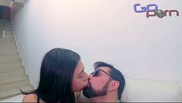 Safado fode a menina inocente