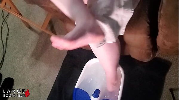 Pamper My Curvy Campus Feet: Electric Grind to Glossy Worship Perfection (4K Landscape)
