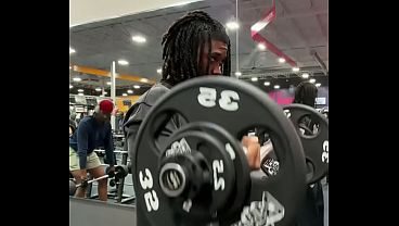 homme sexy  qui fait du sport