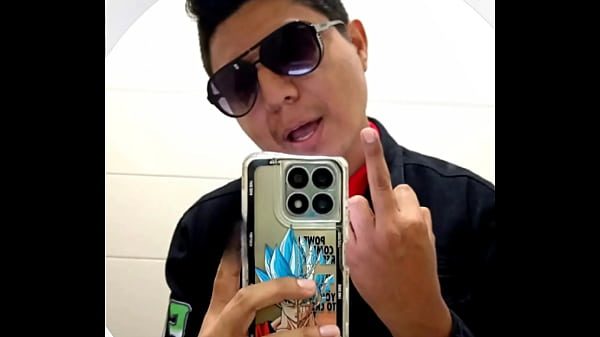 Pinche gallito caliente viola a Cubas en el baño