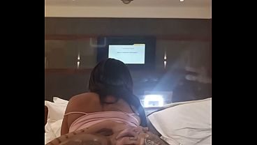 A esposa hotwife do meu irmão corno implorou pelo meu pau torto enquanto ele trabalha - Completo no Red