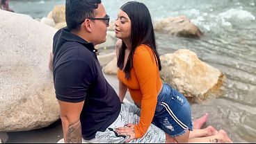 Leaked viral video shows a young Colombian student having sex in public at the Termotasajero River in Cúcuta, Colombia.