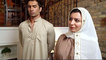 Iraqi Alina Angel Enjoy Fucking with American Soldier and Stepson الينا انجل تنتاك مع الجندي الامريكي وابن زوجها