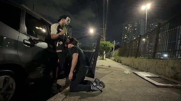 TIRANDO O CABAÇO DA PUTINHA QUE QUERIA SER DOMINADA.
