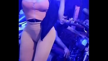ESTA CHICA LE GUSTA TENER SEXO EN DIFERENTES POSICIONES SEXUALES PORQUE ESO LA EXCITA DEMASIADO Y AL FINAL DESPUES DE LA GRAN SESION SEXUAL TAMBIEN LLEGAMOS AL ORGASMO MIENTRAS LA ESCUCHABA GEMIR