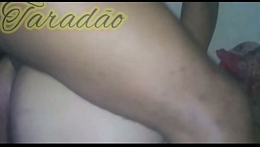 Comendo o rabo da puta de quatro e gozando dentro