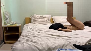 I met the date girl at bar and bring her hotel room for sex