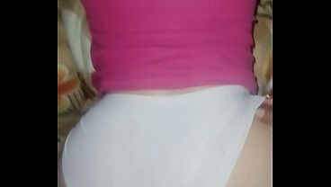La vecina culona me pide ayuda con su tubería