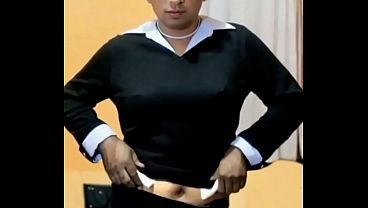 Chico lesviana mueve sus pechos