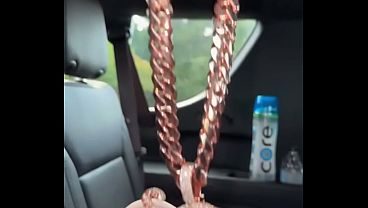 GloRilla Show off her chain