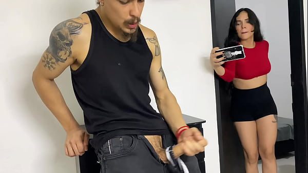 ¡Pillado con las bragas de la madrastra!