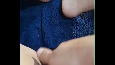 Chica de colegio se toca la panochita rico y suave